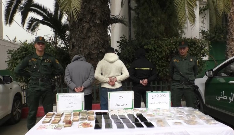 الإطاحة بشبكة منظمة تقوم بالتهريب واستيراد قطع الغيار والذهب بالعاصمة