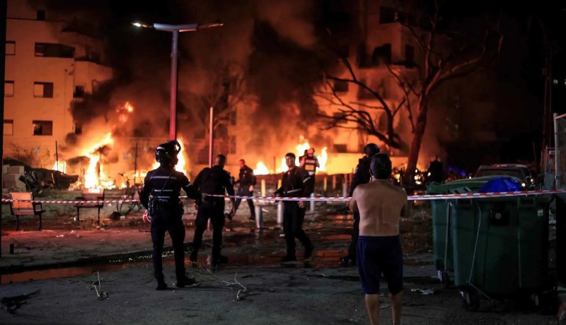 هجوم إيراني بصاروخ جديد يخلف 8 قتلى وأكثر من 100 جريح جنوب الأراضي الفلسطينية المحتلة