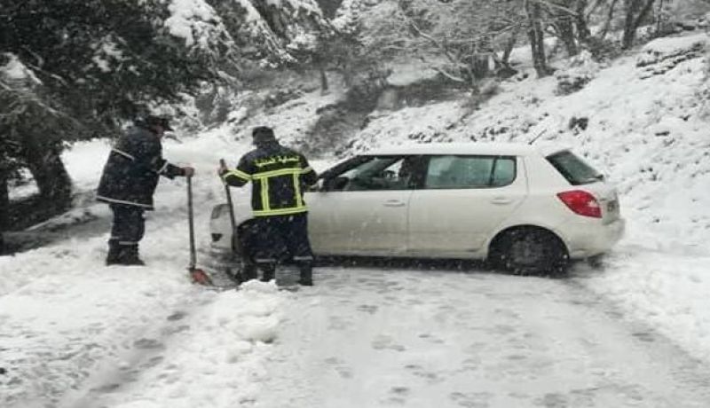 بسبب الثلوج.. إخراج 8 مركبات وإنقاذ 10 أشخاص في تيزي وزو وسطيف 