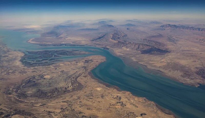 إيران تغلق مضيق هرمز وسط مخاوف من اضطراب سلاسل الإمداد