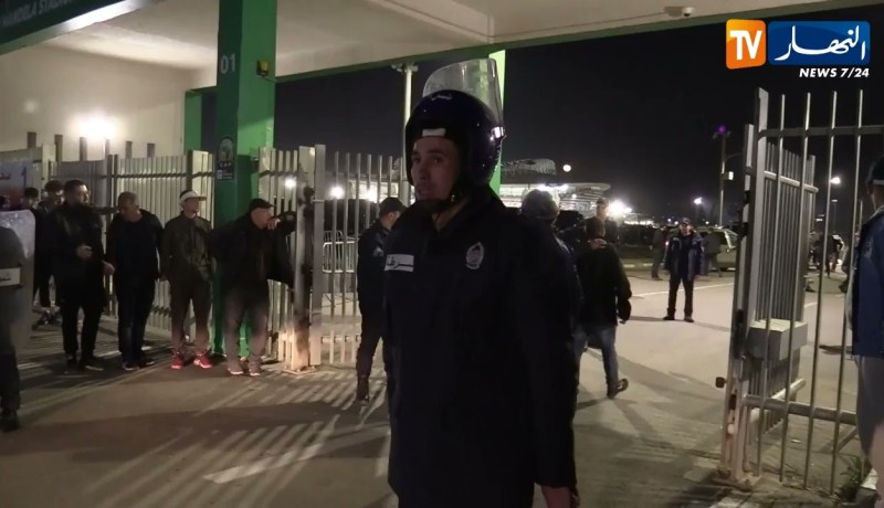 إعتدوا على الشرطة بملعب براقي.. عقوبات بين 5 و3 سنوات حبسا لـ13متهما من مناصري المولودية