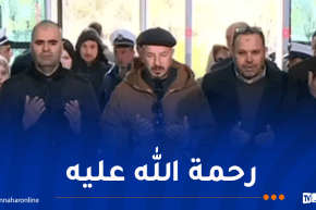 مواطنون يُلقون النظرة الأخيرة على جثمان الرئيس الأسبق اليامين زروال بباتنة