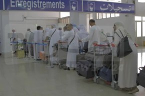 ديوان الحج والعمرة يحدد آجال دخول ومغادرة المعتمرين ويُحذر من العروض الوهمية