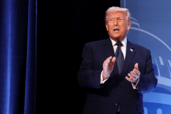 ترامب يهدد إيران باستهدافها بضربات “أقسى” في حال أغلقت مضيق هرمز