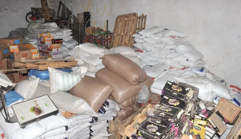 شرطة عين الدفلى تحجز 19 قنطارا من المواد الغذائية غير صالحة