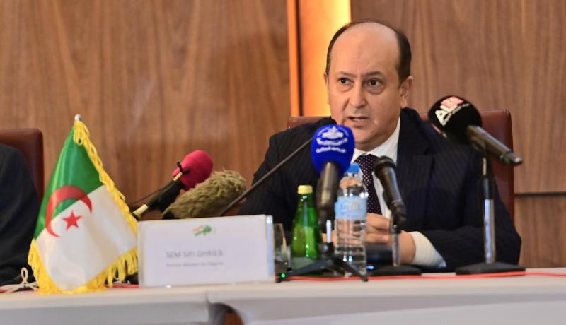 افتتاح أشغال منتدى الأعمال الجزائري–النيجري..الوزير الأول يشدد على أهمية إبرام اتفاقيات عملية