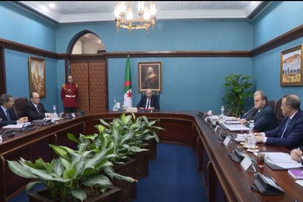 قرارات جديدة لتنظيم الاستيراد والتصدير.. هذا ما أقره الرئيس تبون