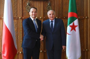 عطاف يستقبل نائب رئيس الوزراء ووزير الشؤون الخارجية لبولندا