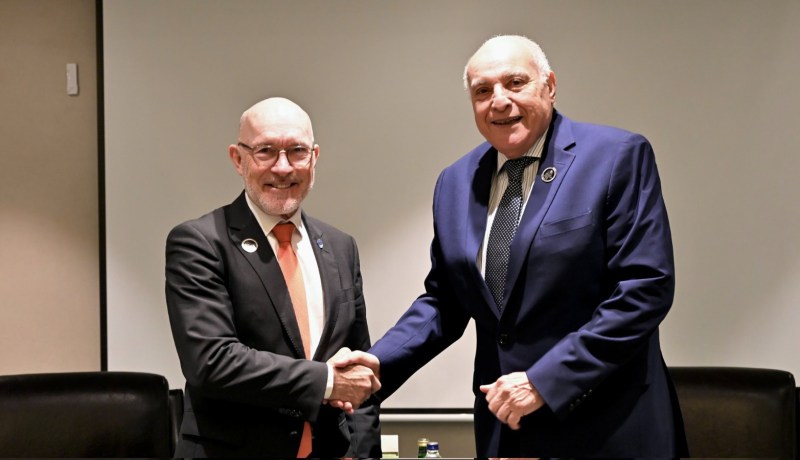 عطاف يتباحث مع الأمين التنفيذي لمنظمة معاهدة الحظر الشامل للتجارب النووية