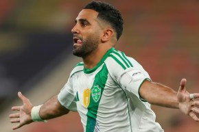 محرز يحسم مستقبله مع الأهلي السعودي