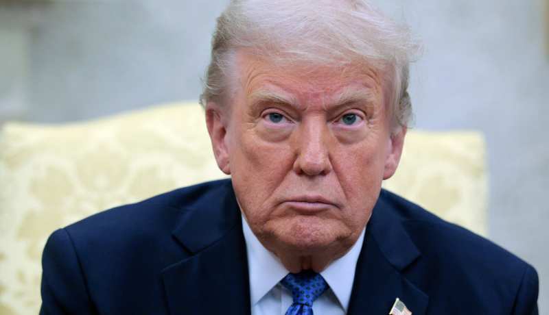 الرئيس الأمريكي ترامب يعلن تمديد فترة وقف إطلاق النار مع إيران