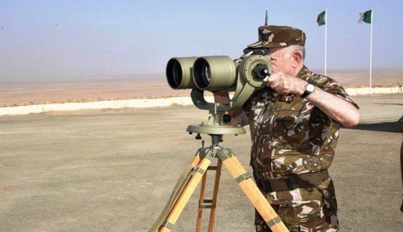 الفريق أول شنقريحة يشرف على تنفيذ تمرين تكتيكي بالذخيرة الحية “إعصار 2026”