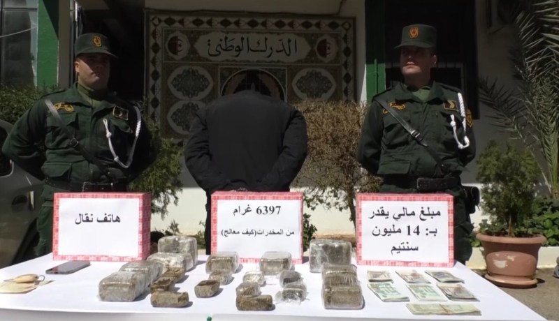 العاصمة.. الدرك يطيح بمروجي مخدرات ويحجز أزيد من 6 كلغ كيف