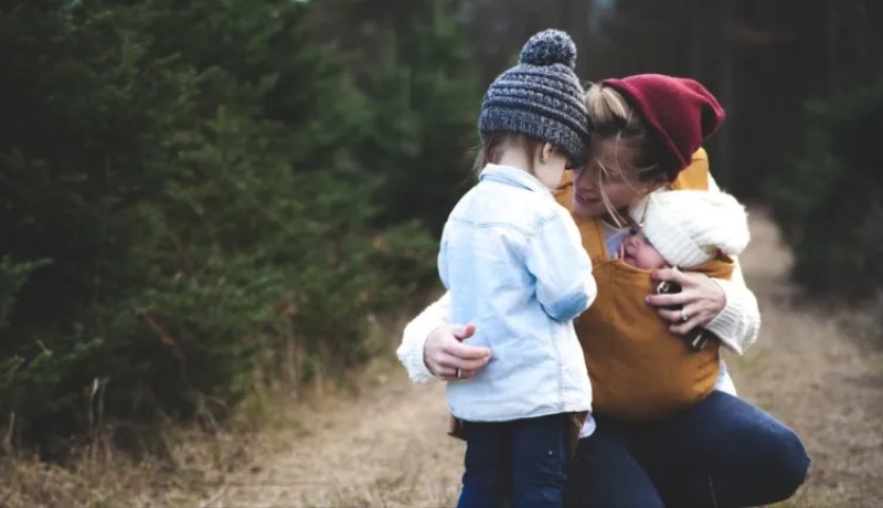 إبني شديد التعلق بوالده وطلاقنا أدخله في حزن كبير