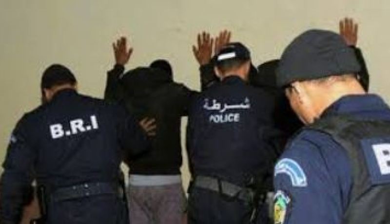 خنشلة.. توقيف شخصين وحجز كمية من الأقراص المهلوسة والمخدرات وسلاح ناري