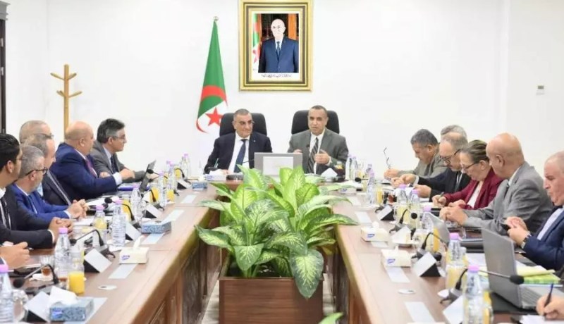 إجتماع بين وزيري الطاقة والأشغال العمومية حول المنشآت القاعدية الكبرى