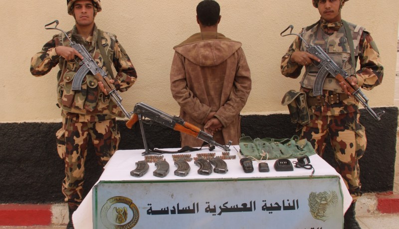 إرهابي يُسلّم نفسه للسلطات العسكرية ببرج باجي مختار