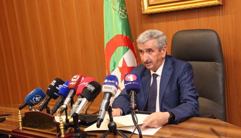 والي سطيف: ترحيل 222 عائلة من محتشد بازر سكرة.. توسيع خط الترامواي قريبا