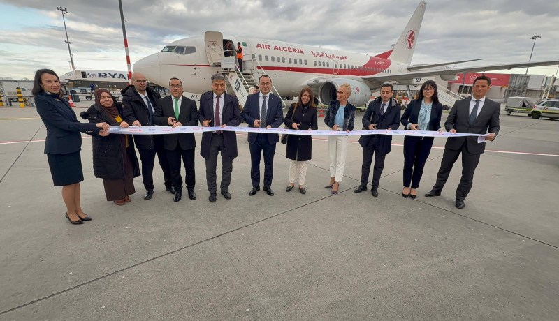 سفير الجزائر ببودابست يشرف على استقبال أول رحلة للجوية الجزائرية