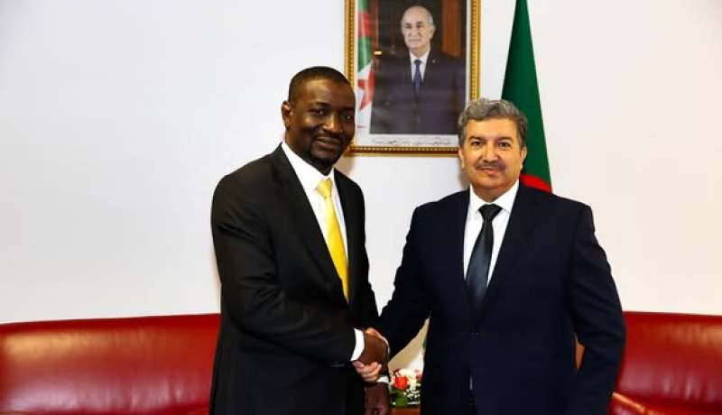 وزير الاتصال يبحث مع نظيره النيجري تعزيز التعاون الإعلامي