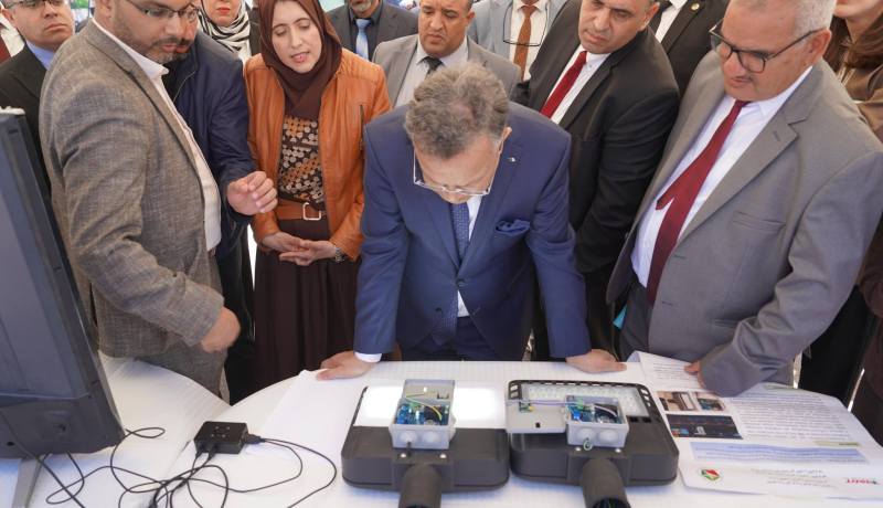 بداري يزور وحدة تنمية الأجهزة الشمسية ببوسماعيل