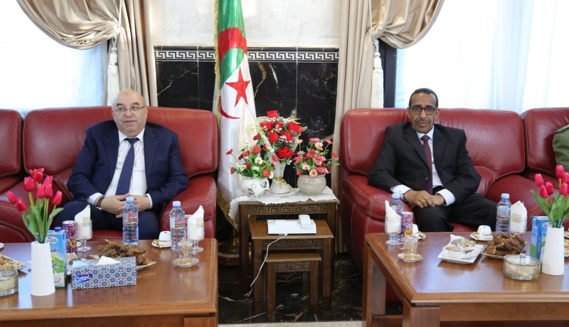 وزير الصناعة الصيدلانية يحل باولاد جلال في زيارة تفقدية