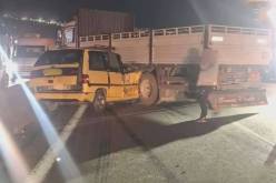 البويرة.. 4 جرحى في اصطدام بين شاحنتين وسيارة بالأخضرية