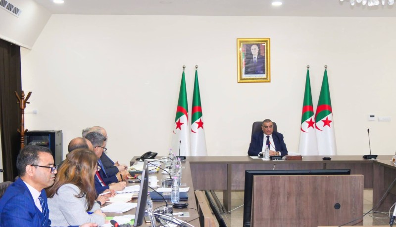 جلاوي يناقش وضعية المشاريع عبر مختلف الولايات