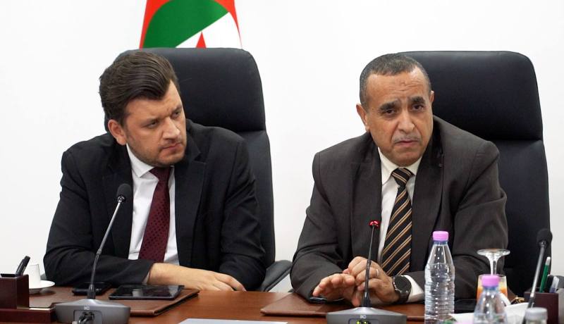 عجال يبحث مع وزير الفلاحة وضعية ربط المشاريع الفلاحية الكبرى في الجنوب بالطاقة