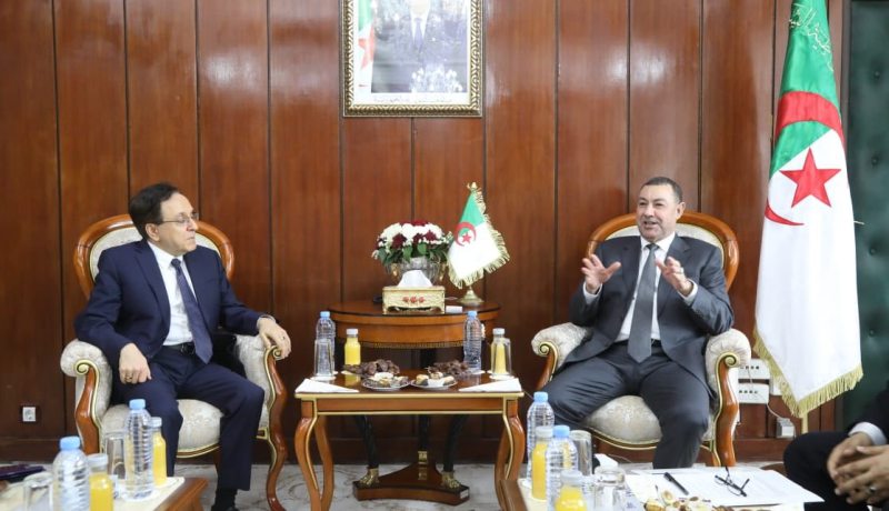 وزير الداخلية يستقبل المدير العام للحركة الإفريقية للهوية الرقمية