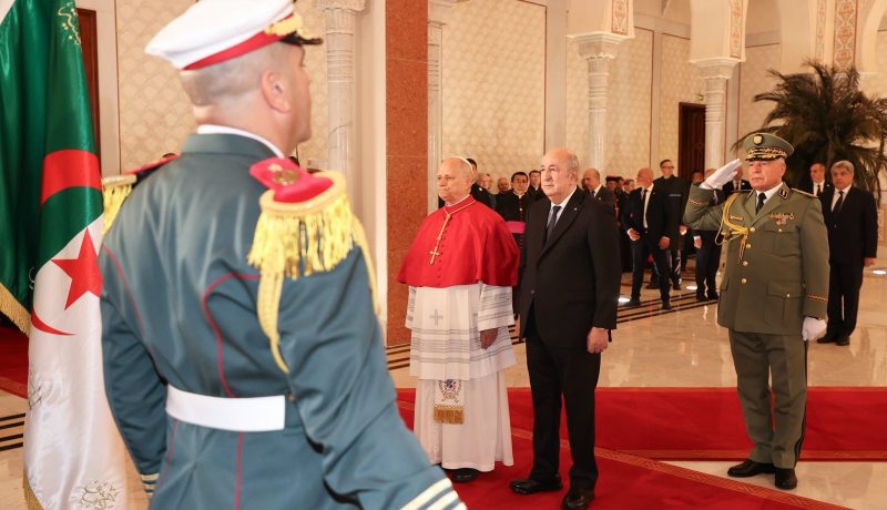 الرئيس تبون رفقة بابا الفاتيكان يصلان إلى المركز الثقافي بجامع الجزائر