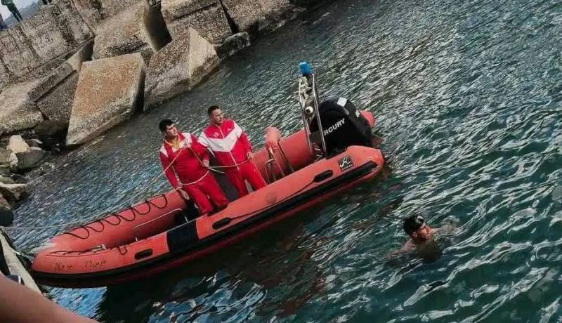 بومرداس.. انتشال جثة شاب بعد سقوط سيارة في ميناء زموري