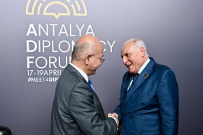 ملف اللاجئين الصحراويين في صلب محادثات عطاف مع المفوض الأممي