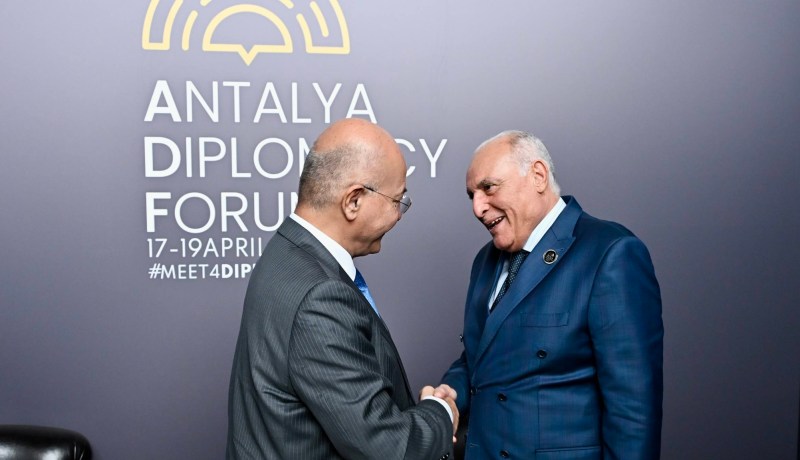 ملف اللاجئين الصحراويين في صلب محادثات عطاف مع المفوض الأممي