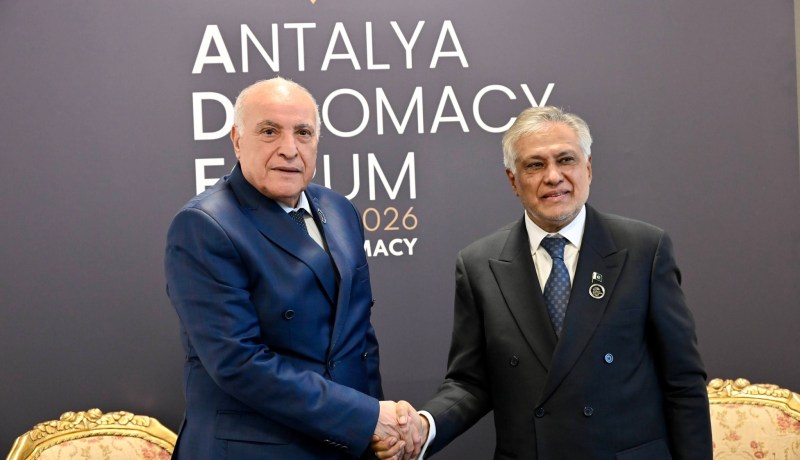 عطاف يتباحث مع نظيره الباكستاني 