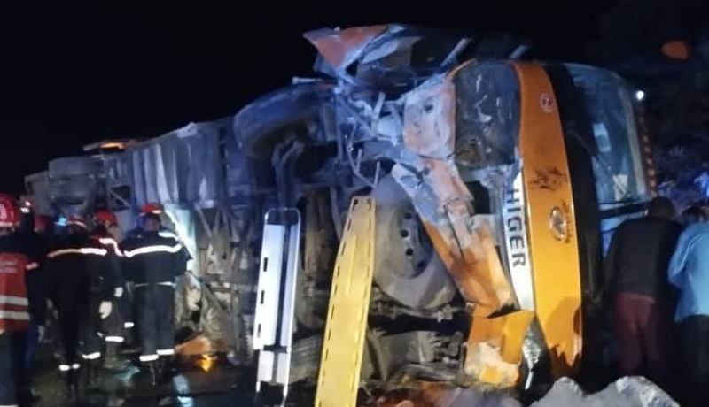 البويرة.. وفاة شخصين وإصابة 17 آخرين في حادث مرور