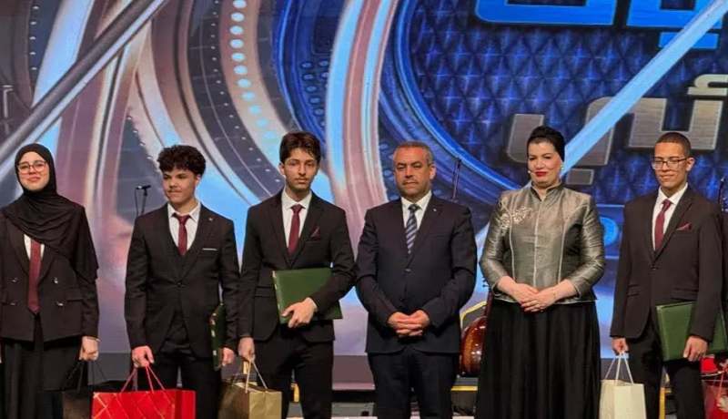 تتويج الثانوية الوطنية للرياضيات “محند مخبي” بالقبة في منافسة بين الثانويات