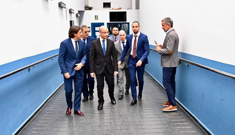 شايب يقف على جاهزية ميناء أليكانتي استعدادًا لتوافد الجالية