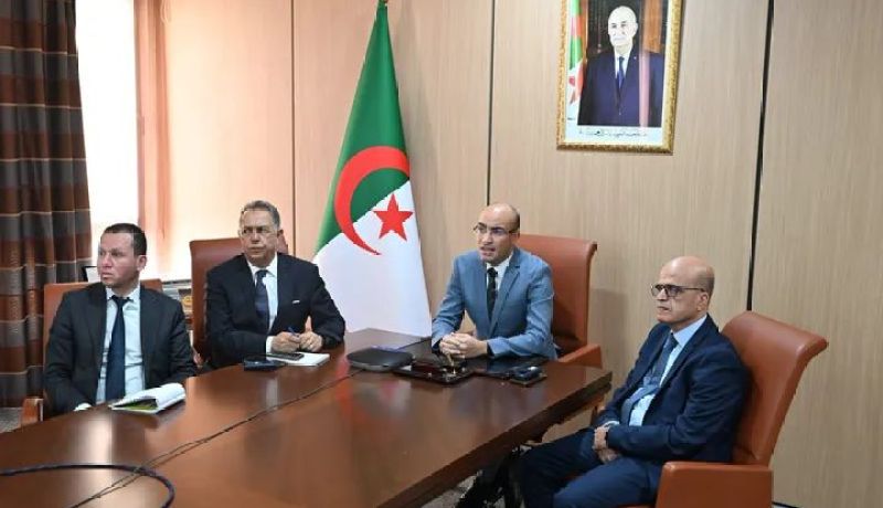 إحياء يوم العلم: تأكيد على دور الجالية في تعزيز الإشعاع العلمي للجزائر