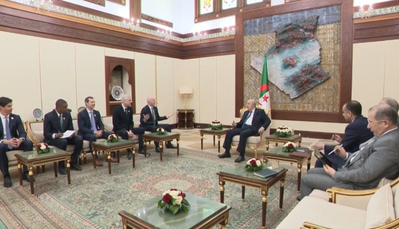 رئيس الجمهورية يستقبل رئيس الاتحاد الدولي لكرة القدم