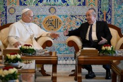 رئيس الجمهورية يُجري محادثات على انفراد مع بابا الفاتيكان بمطار هواري بومدين