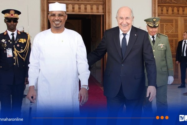 رئيس جمهورية تشاد يصل إلى مقر رئاسة الجمهورية