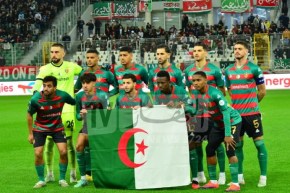 مولودية الجزائر تتجاوز أولمبيك آقبو وتتوج باللقب الثالث تواليا