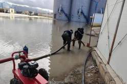 التقلبات الجوية.. إخراج سيارة عالقة وامتصاص مياه الأمطار بهذه الولايات