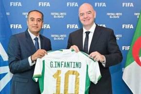 رئيس “الفيفا” جياني انفانتينو يحل بالجزائر في زيارة رسمية