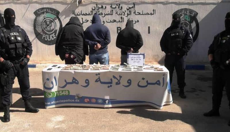 وهران: الإطاحة بشبكة اجرامية قامت بالسطو على مسكن واسترجاع قرابة 500 مليون سنتيم