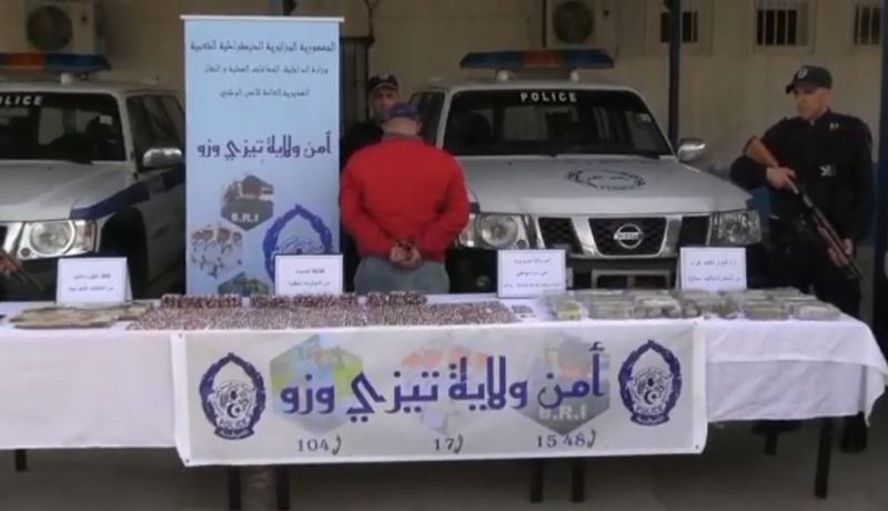 تيزي وزو.. الإطاحة بمروج مخدرات وحجز 11 كلغ كيف.. مهلوسات وسلاح ناري