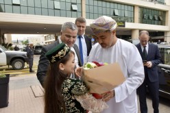 وزير النقل والاتصالات وتقنية المعلومات لسلطنة عمان يزور ميناء الجزائر
