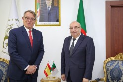 وزير الصناعة الصيدلانية يستقبل السفير الإسباني