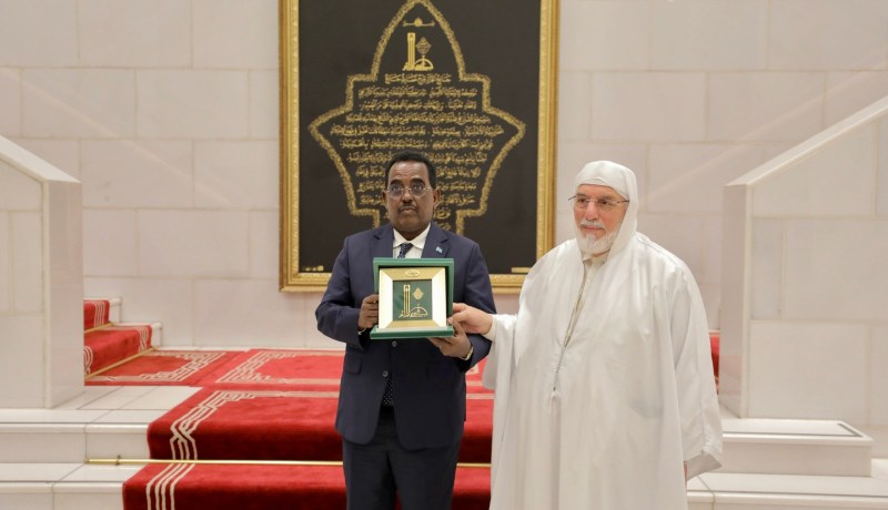 وزير الداخلية الصومالي يزور جامع الجزائر